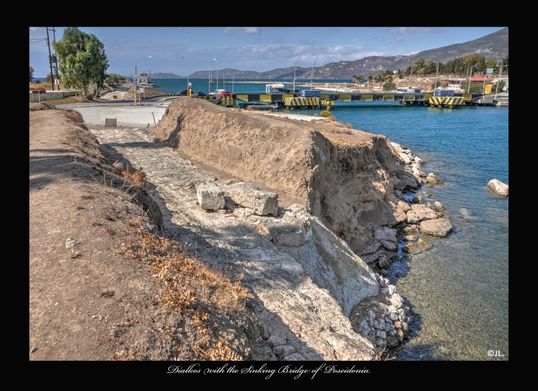 Dialkos met Sinking Bridge of Poseidonia-KD